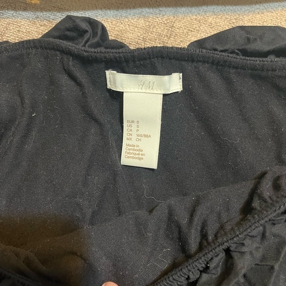 H&M Black Ruffled Off the Shoulder Long Sleeved Shirt- Size Small - Picture 3 of 4